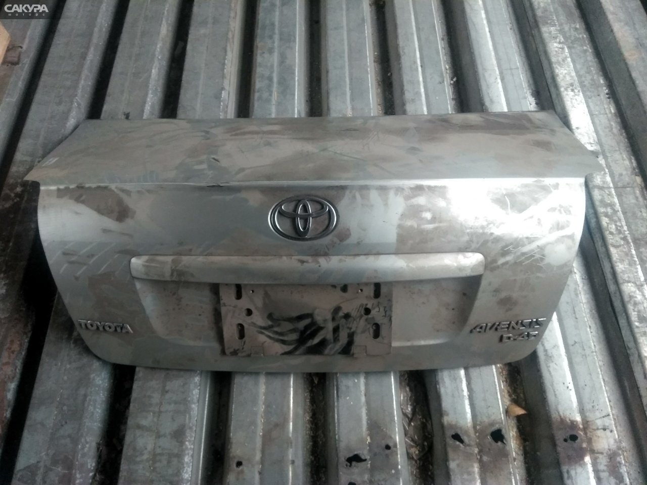 Крышка багажника Toyota Avensis: купить в Сакура Абакан.