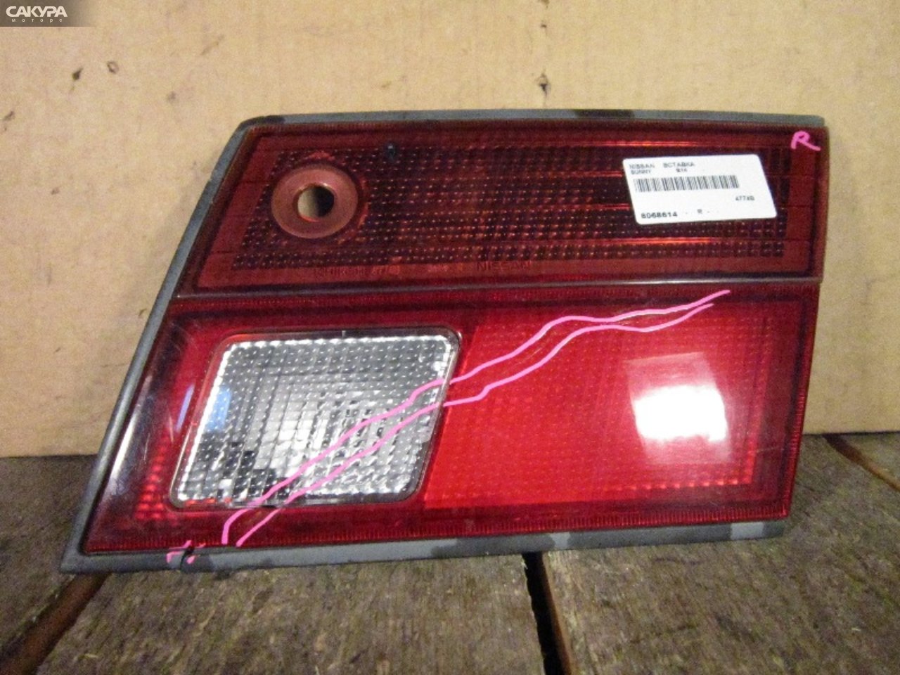 Фонарь вставка багажника правый Nissan Sunny B14 4774B: купить в Сакура Абакан.