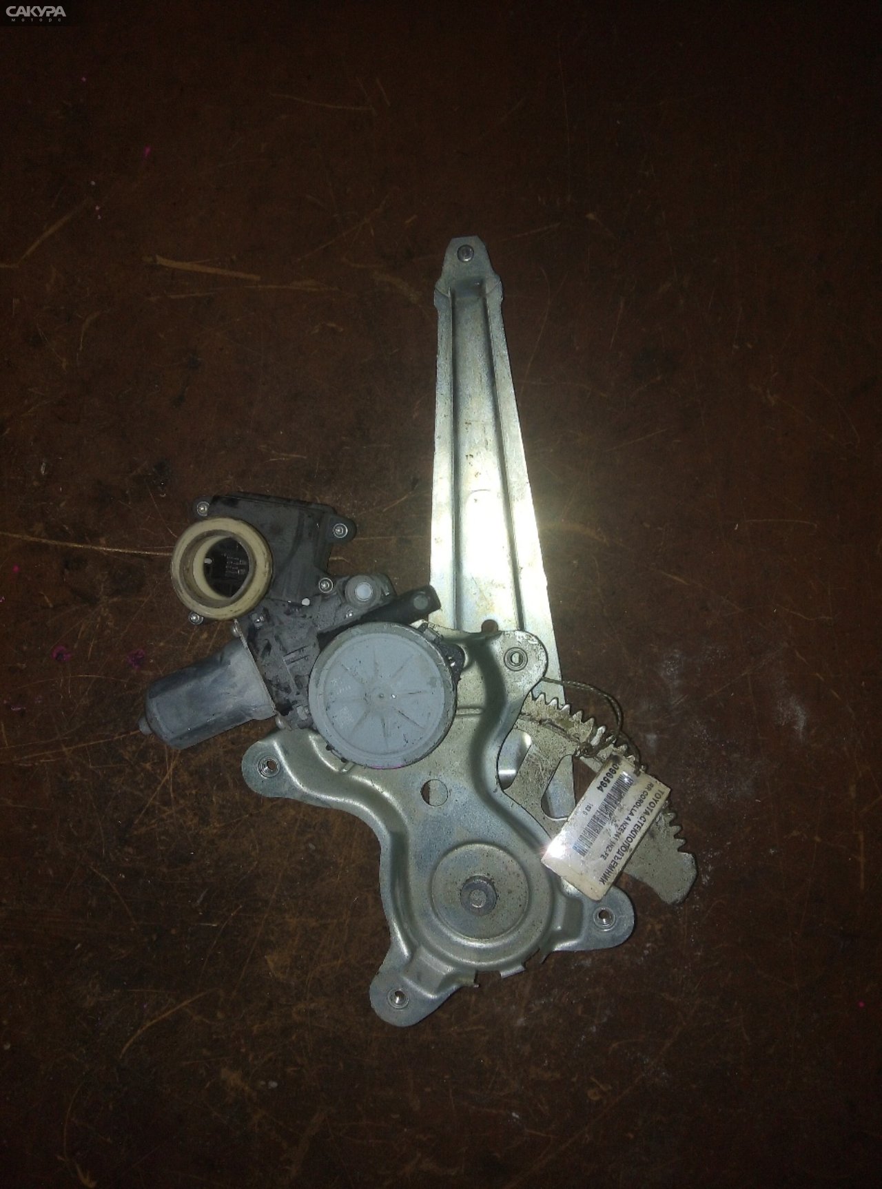 Стеклоподъемник задний правый Toyota Corolla Axio NZE141 1NZ-FE: купить в Сакура Абакан.