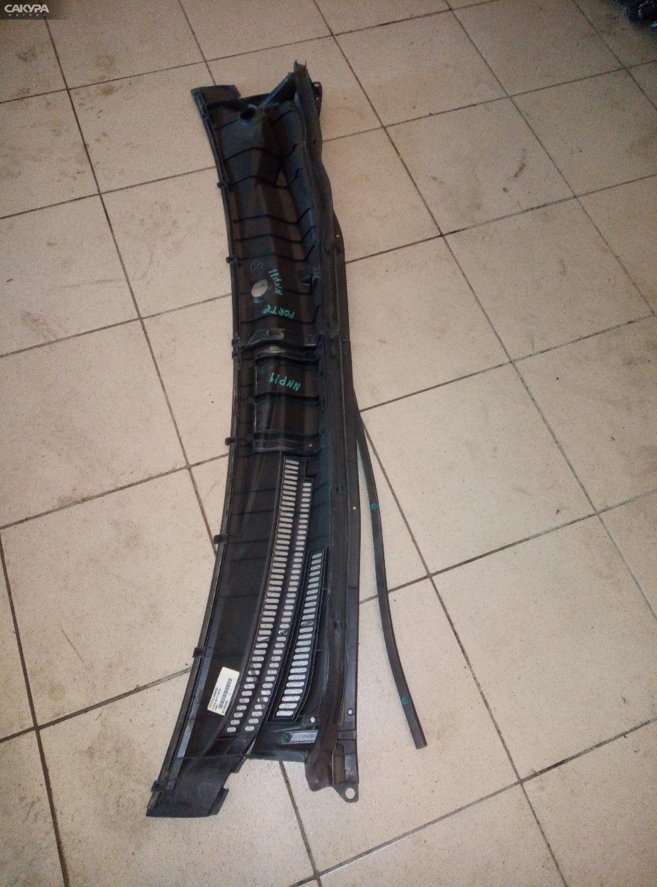 Решетка под лобовое стекло Toyota Porte NNP11 1NZ-FE: купить в Сакура Абакан.