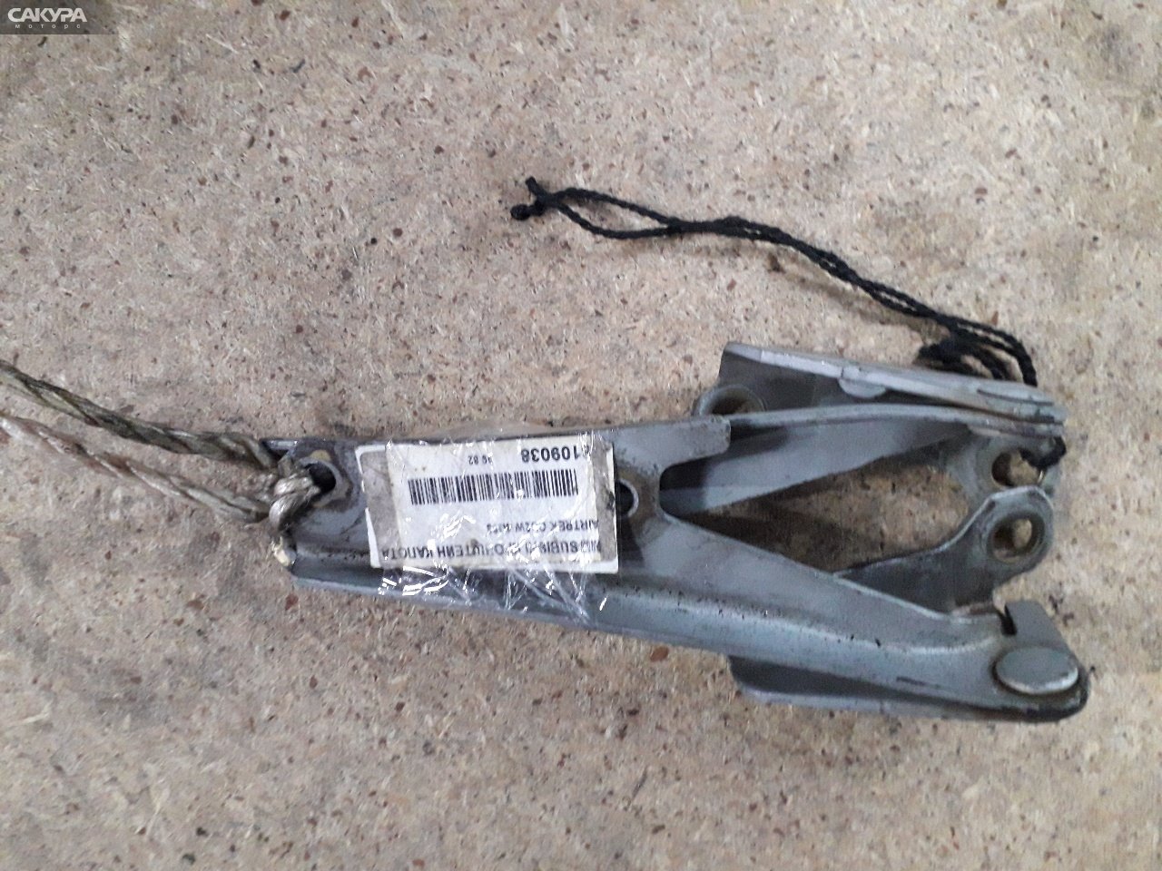 Кронштейн капота Mitsubishi Airtrek CU2W 4G63: купить в Сакура Абакан.