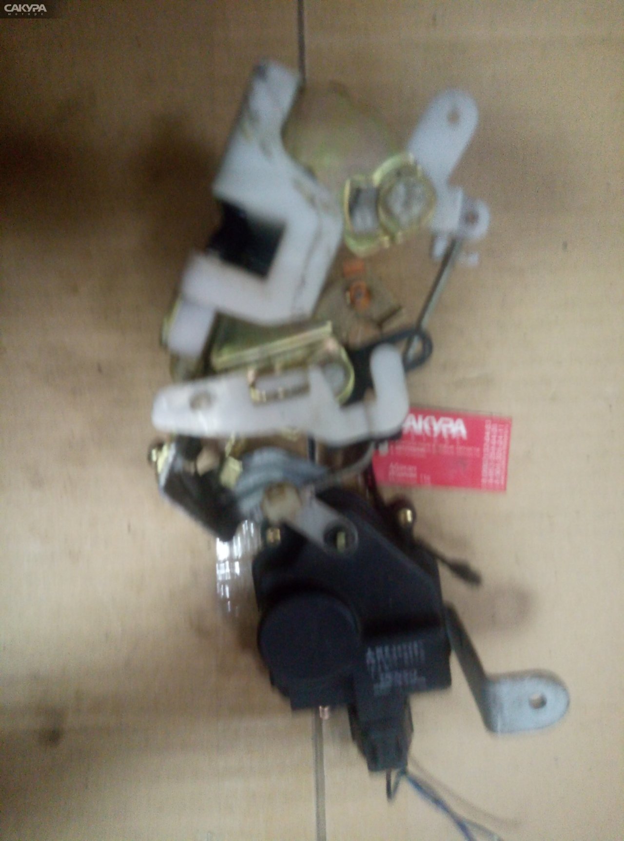 Замок дверной задний левый Mitsubishi Airtrek CU2W: купить в Сакура Абакан.