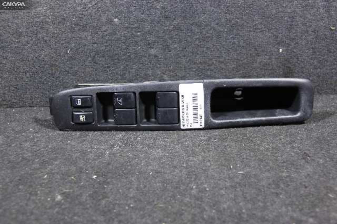 Кнопки в салон передняя правая Nissan Serena C25 MR20DE: купить в Сакура Абакан.