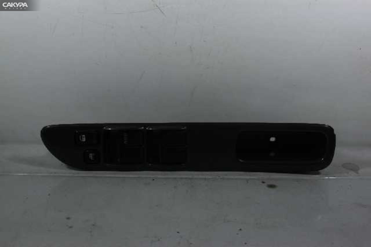 Кнопки в салон передняя правая Nissan Presea R11 GA15DE: купить в Сакура Абакан.