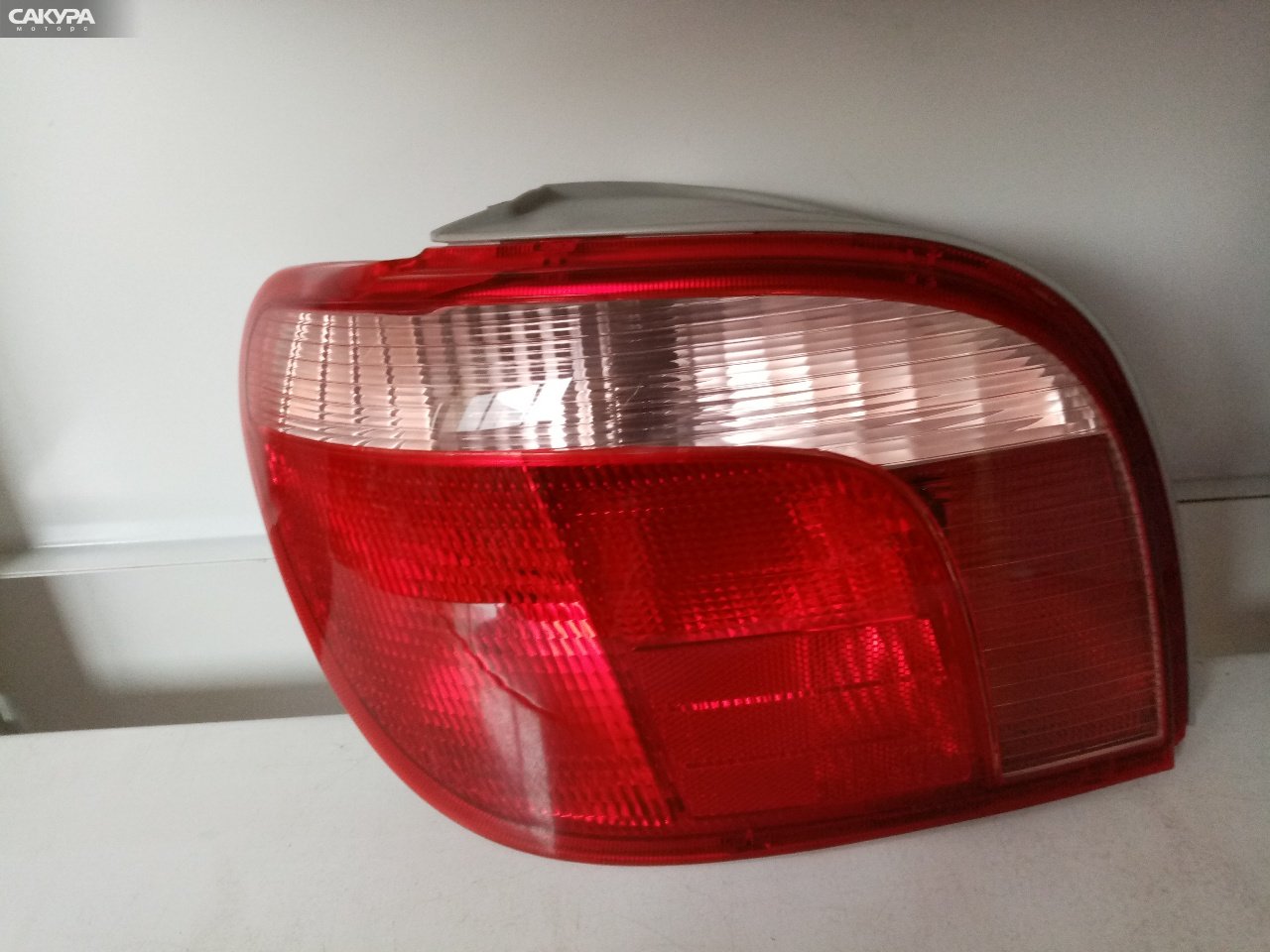 Фонарь стоп-сигнала левый Toyota Vitz SCP10: купить в Сакура Абакан.