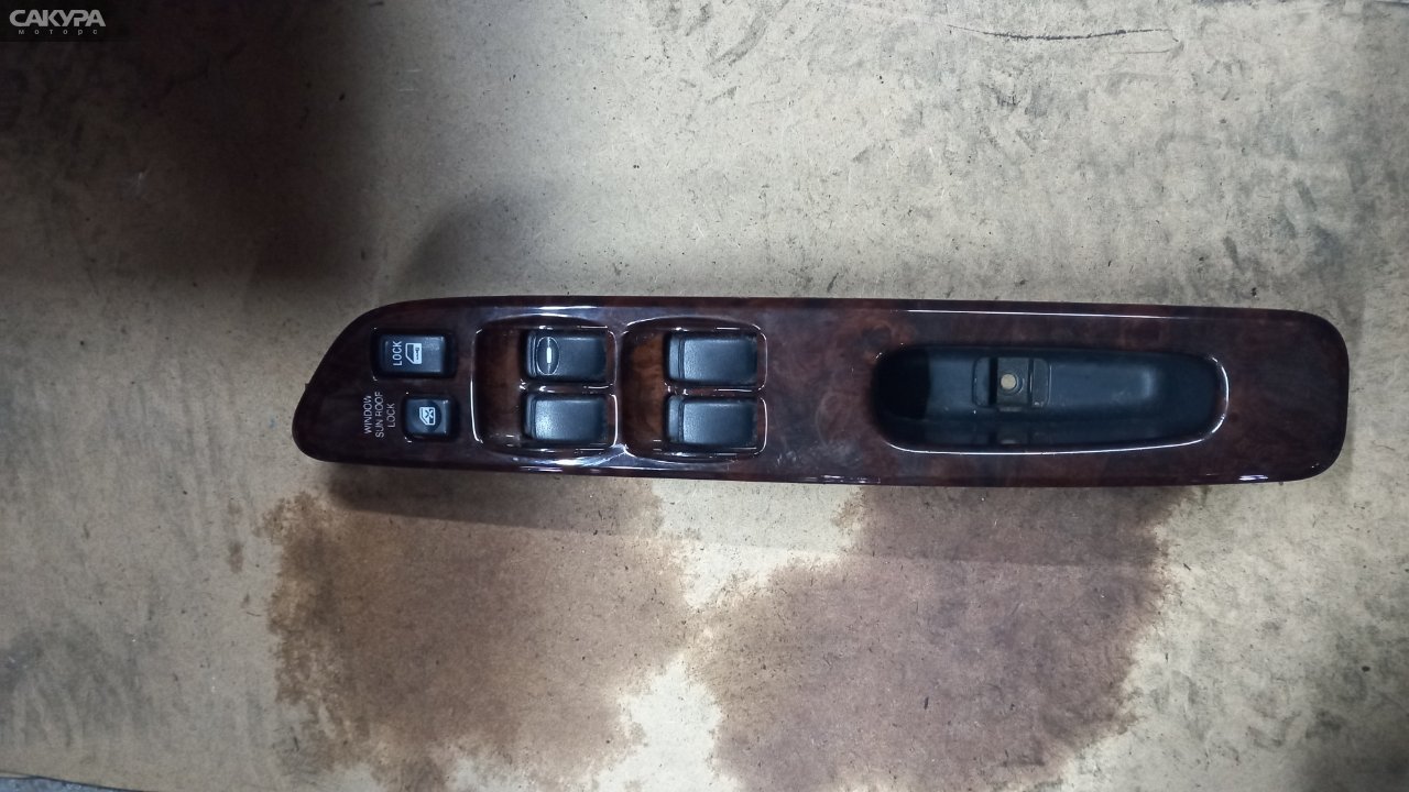 Кнопки в салон передняя правая Mitsubishi Chariot Grandis N84W 4G64: купить в Сакура Абакан.