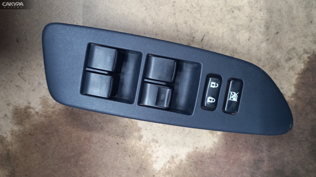 Кнопки в салон передняя правая Toyota Blade AZE156 2AZ-FE: купить в Сакура Абакан.