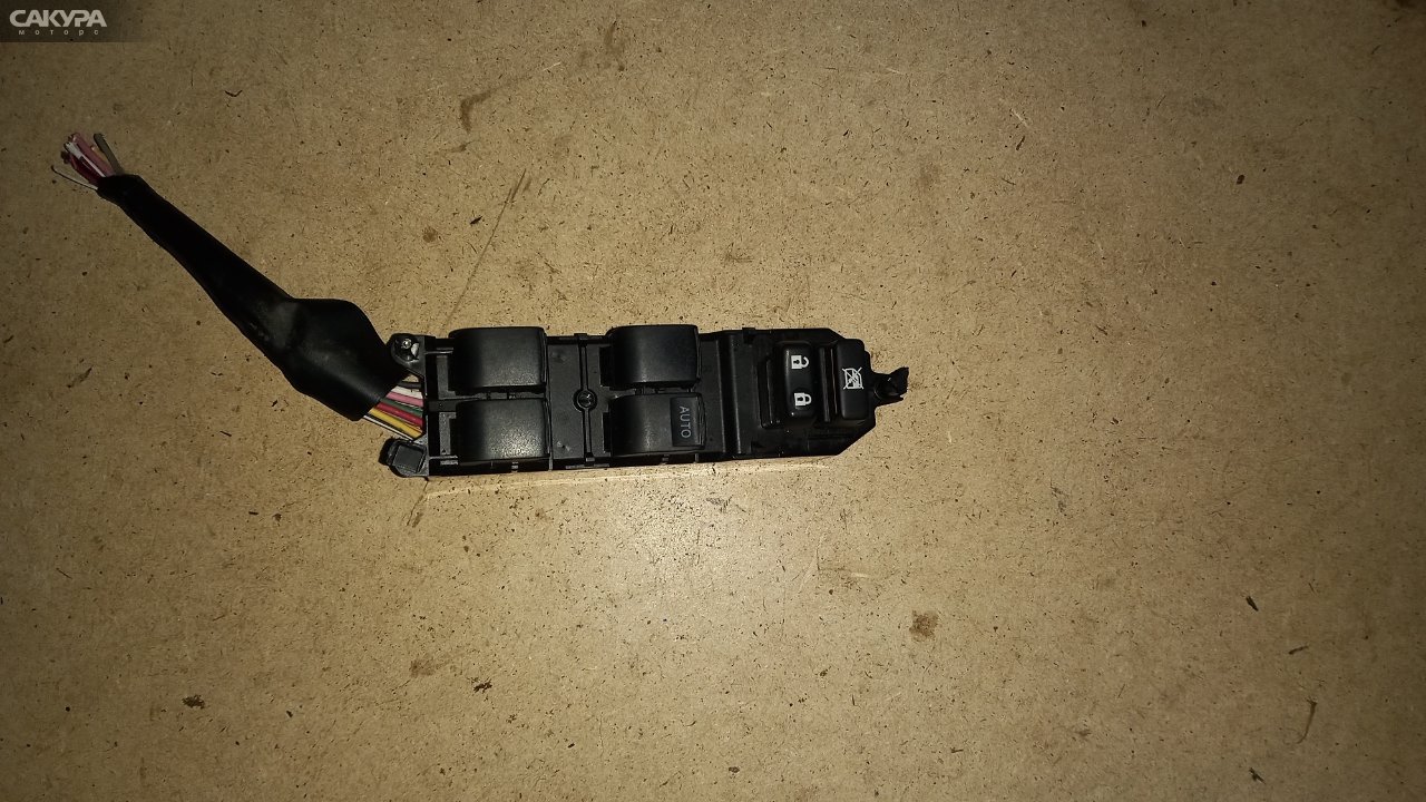 Кнопки в салон передняя правая Toyota Vitz NCP131 1NZ-FE: купить в Сакура Абакан.