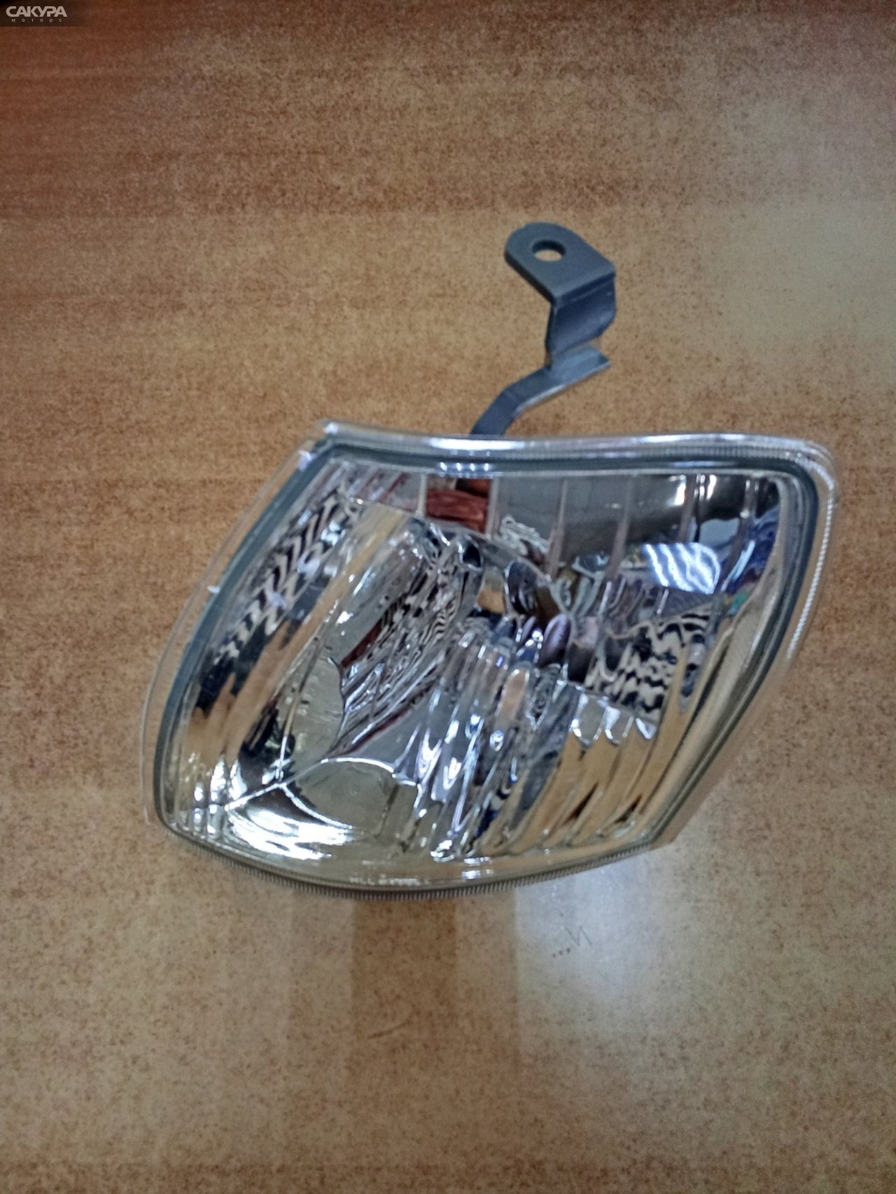 Поворотник левый Mazda Demio DW5W P1002: купить в Сакура Абакан.