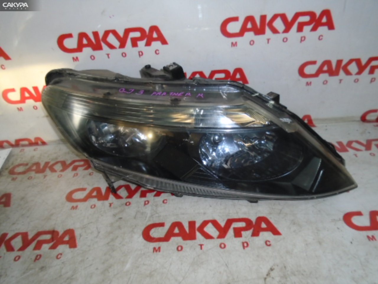 Фара правая Honda Partner GJ3 100-22591: купить в Сакура Моторс Кемерово.