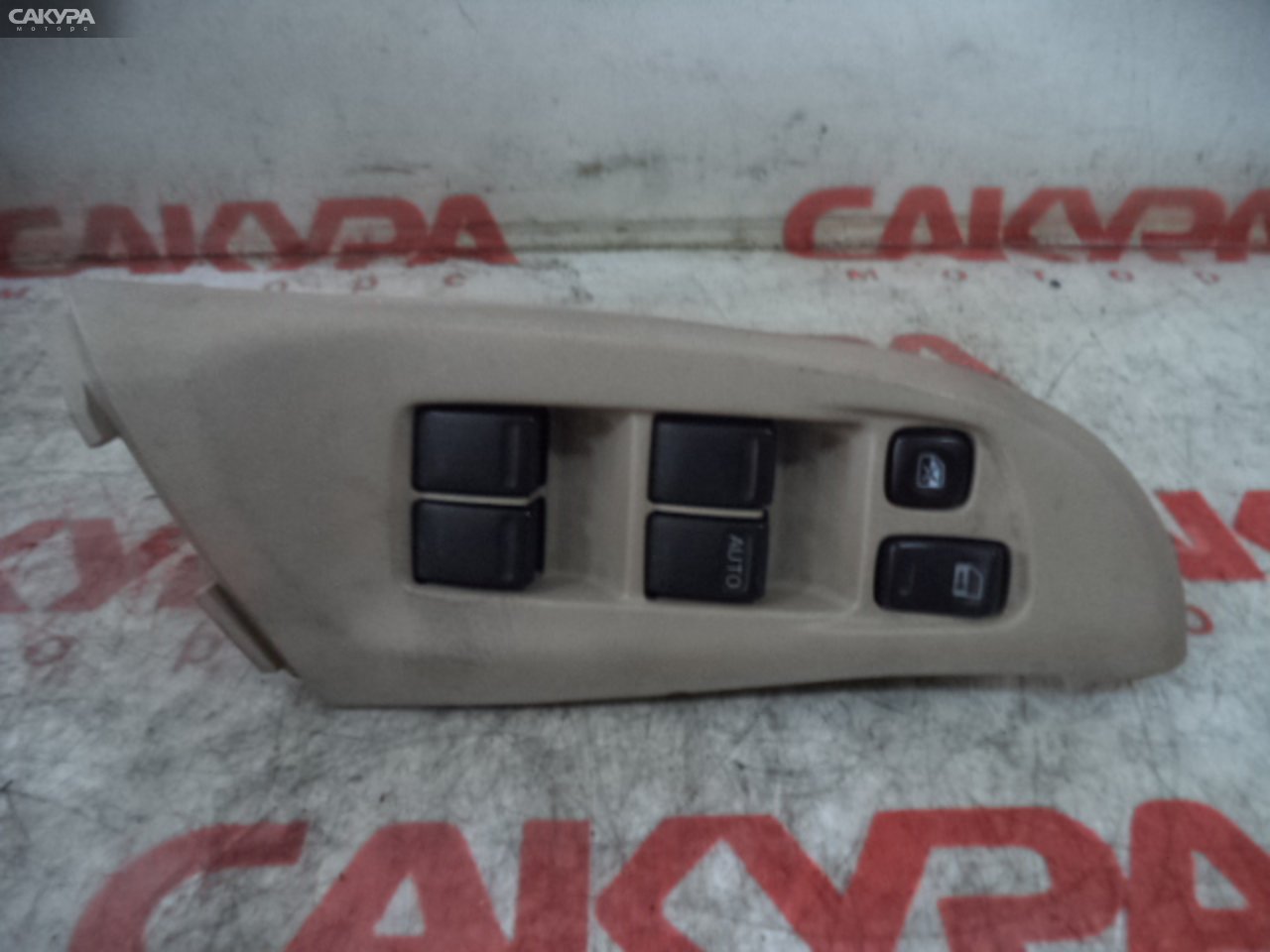 Кнопки в салон передняя правая Nissan Bluebird Sylphy FG10: купить в Сакура Кемерово.
