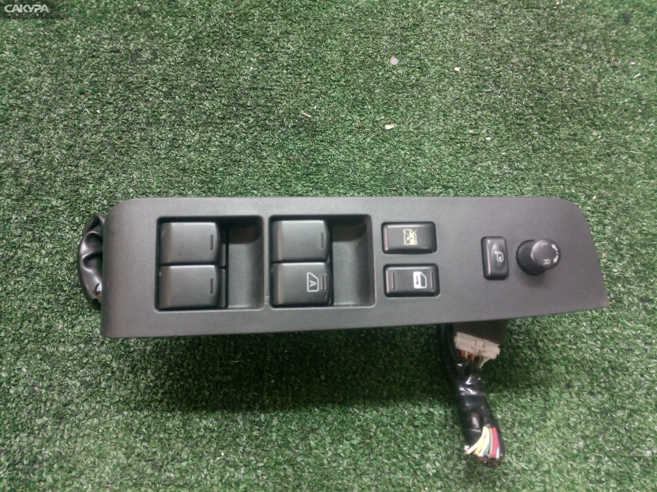 Кнопки в салон передняя правая Nissan X-TRAIL TNT31 QR25DE: купить в Сакура Кемерово.